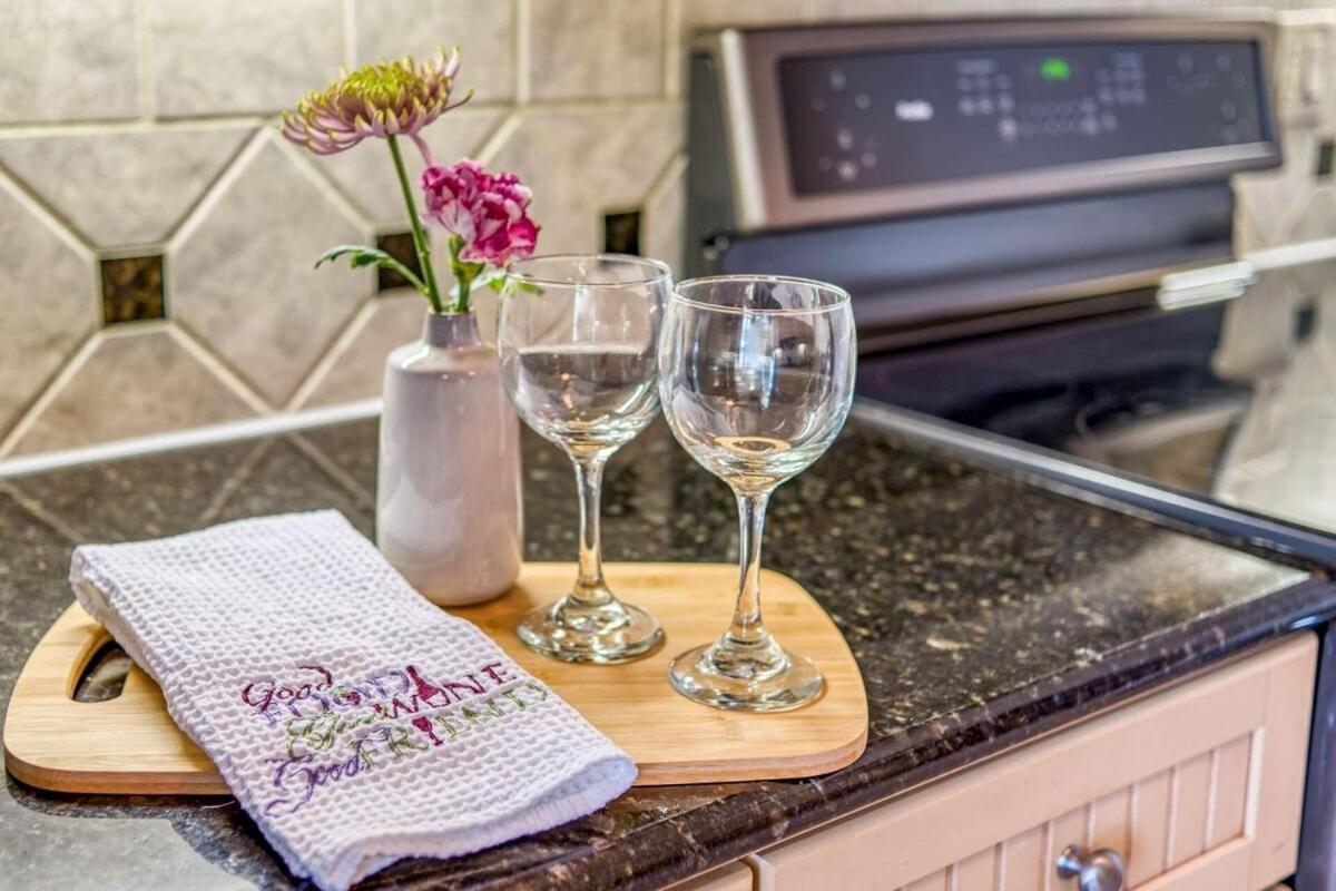 Cozy Quiet St Augustine Private Condo - 2Bed, 1 Bath, Sleeps 6, Steps To Historic St Augustine Center & All Tourist Attractions, Restaurants, Cafes, Backyard, Porch เซนต์ออกัสติน ภายนอก รูปภาพ